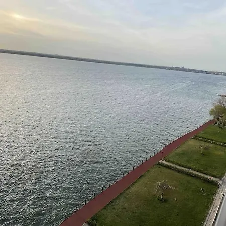 Apartament With Lake View- Free Parking مامايا