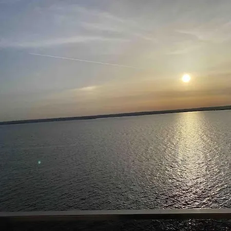 Apartament With Lake View- Free Parking شقة