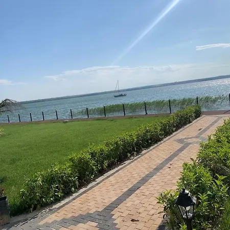 Apartament Apartament With Lake View- Free Parking Mamaja